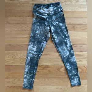 Mono B tie dye workout set. Leggings and sports bra.